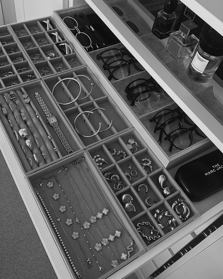 Luxury accessories organisation and storage